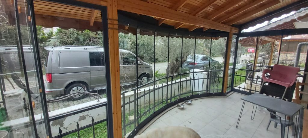 altınoluk cam balkon sürme cam balkon edremit akçay altınoluk katlanır cam balkon burhaniye balkon kapatma teras kapatma