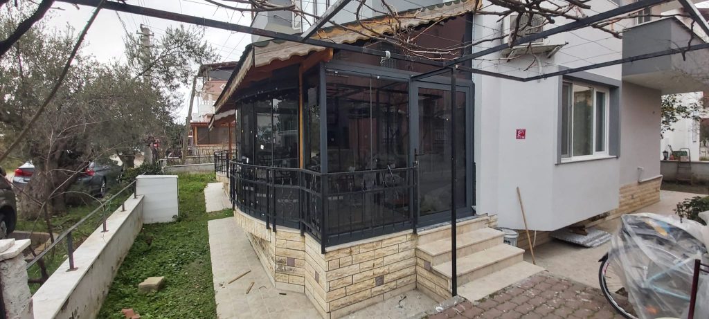 altınoluk cam balkon sürme cam balkon edremit akçay altınoluk katlanır cam balkon burhaniye balkon kapatma teras kapatma